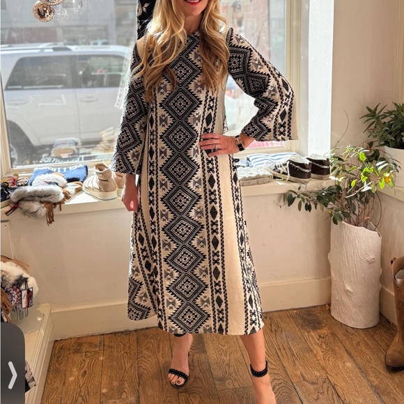 Never A Wallflower Dresses & Skirts - Never A Wallflower iKat Caftan Dress